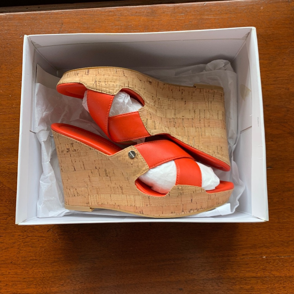 Calvin Klein Wedge Sandals Size 7.5 NWB - Picture 1 of 10